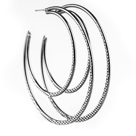 Drop It Like It's Haute Hoop Earrings - Picture 2 of 3